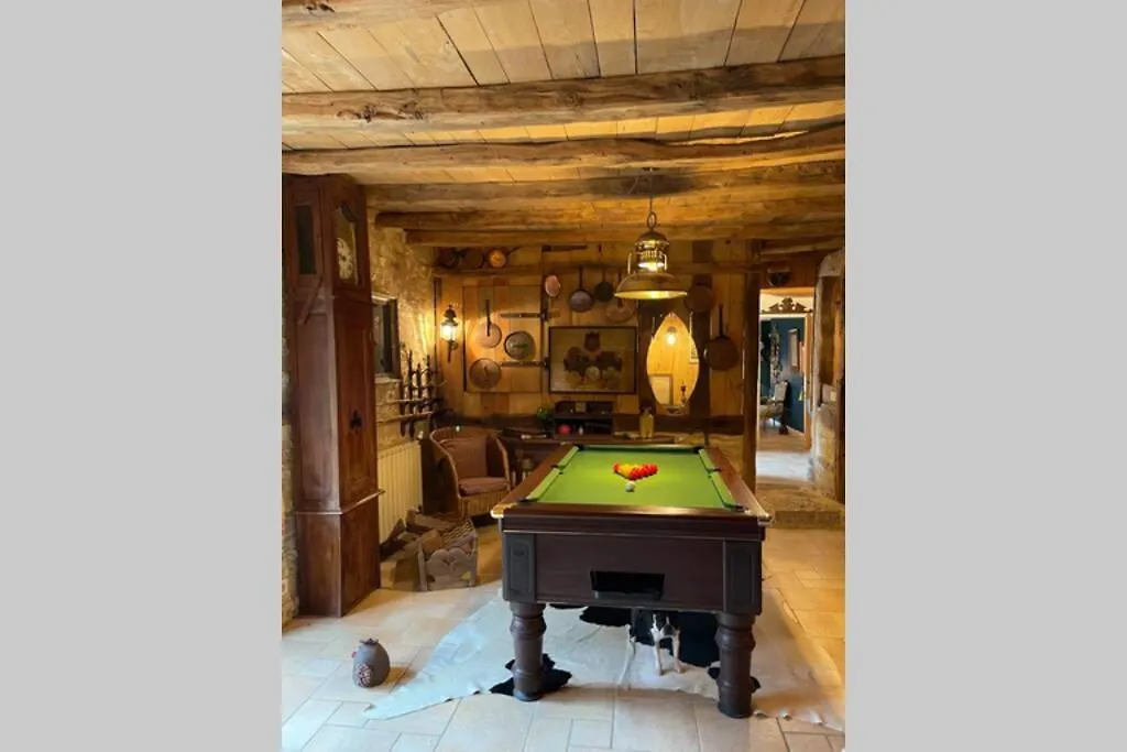 La Grange. Piscine Chauffee, Tennis, Parc. 15 Personnes Dégagnac 別荘