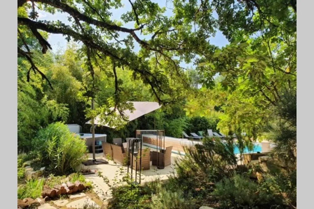 La Grange. Piscine Chauffee, Tennis, Parc. 15 Personnes Dégagnac